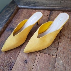 Kitten Heels - mustard yellow